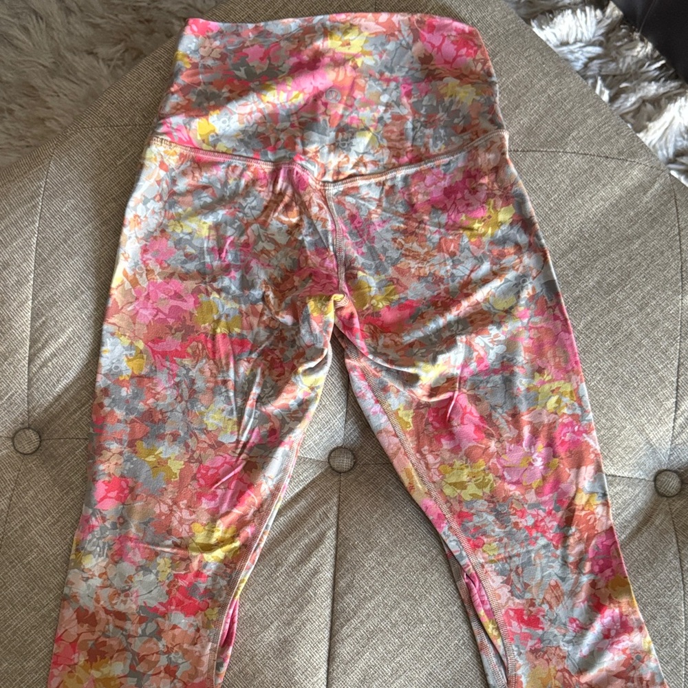 LULULEMON Align floral leggings. Size 4 - Picture 6 of 7